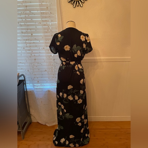 VICI Yasmin Floral V-Neck Maxi Dress - Picture 3 of 9